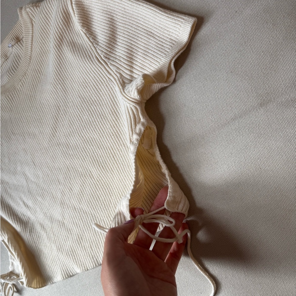 Chic Cream Ribbed Crop Top - Picture 3 of 4